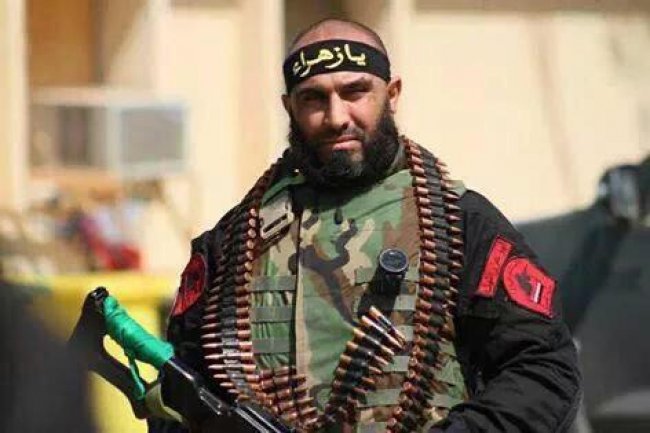  وسط شعارات «لبيك يا حسين».. أبو عزرائيل يستعرض عضلاته بإطلاق النار على التراب «فيديو»