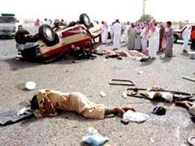 وفاة 6 حجاج يمنيين وإصابة 4 آخرين في حادث مروري مروع بالسعودية ( الأسماء )