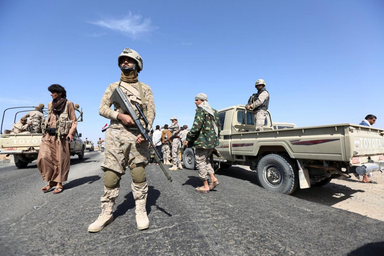افراد من قوات الجيش الوطني اليمني - شمال صنعاء (رويترز)