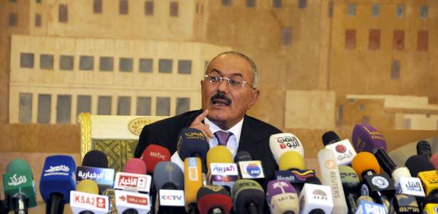 بعد إجتماعه بقيادات أمنية، صالح يقرر الطلب من مجلس النواب تأجيل الانتخابات إلى 22 مايو