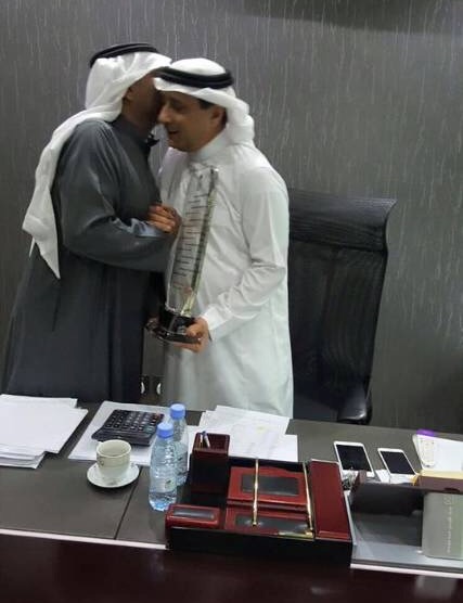 صورة وحدث: المصالحة بين رجلي أعمال يمنيين بالسعودية بعد سنوات من القطيعة