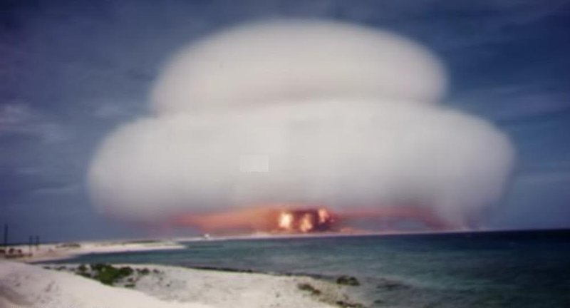لأول مرة.. أمريكا تفرج عن مقطع فيديو لتجارب نووية سرية قبل 50 سنة ( شاهد الفيديو )