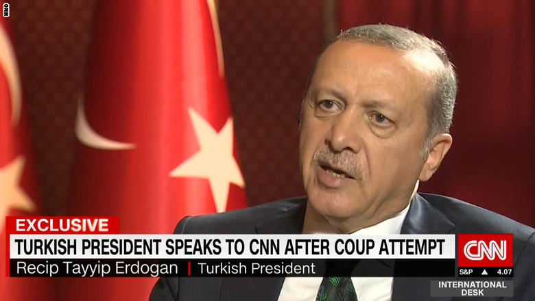 في أول مقابلة تلفزيونية له عقب الانقلاب.. أردوغان يكشف تفاصيل اللحظات الأولى بعد تلقيه خبر الانقلاب
