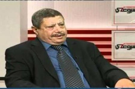 الإفراج عن السفير السابق أحمد الحسني بعد 4 أيام من اعتقاله في عد