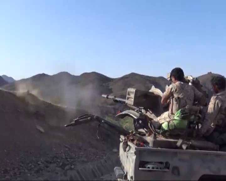 الحوثيون وقوات صالح يحضرون لاجتياح تعز مجددا من الجهة الغربية وناشطون يحذرون من ذلك
