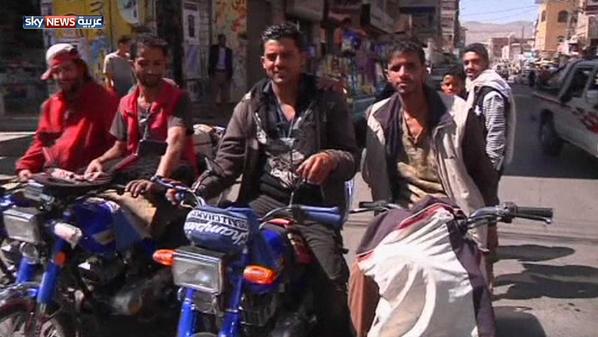 في اليمن.. الدراجة النارية وسيلة نقل الفقراء