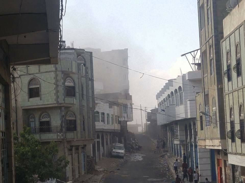 سقوط ضحايا من المدنيين في تعز جراء خروقات الحوثيين في الدقائق الأولى من الهدنة (صور)