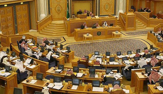 مجلس الشورى السعودي يبحث فرض رسوم على تحويلات الوافدين والمقيمين المالية