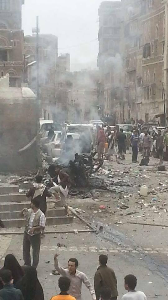 حصيلة رسمية: مقتل شخصين وإصابة 6 آخرين في الانفجار الذي وقع أمام جامع قبة المهدي بصنعاء