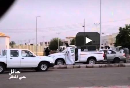 بالفيديو: مشاجرة بالساطور بين مراهقين في السعودية