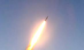 الحوثيون يطلقون خامس صاروخ باليستي منذ بداية الهدنة على مواقع الجيش في ميدي