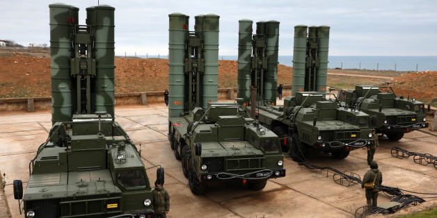 مصر والسعودية تتفاوضان من أجل الحصول عليه.. لماذا يعد نظام إس-400 الروسي أهم منظومة دفاعية في العالم؟