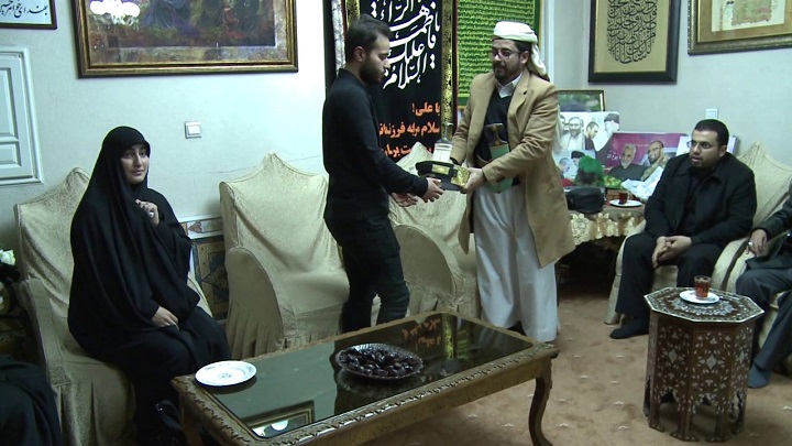 الحوثيون يهدون نجل سليماني جنبية يمنية (صور)