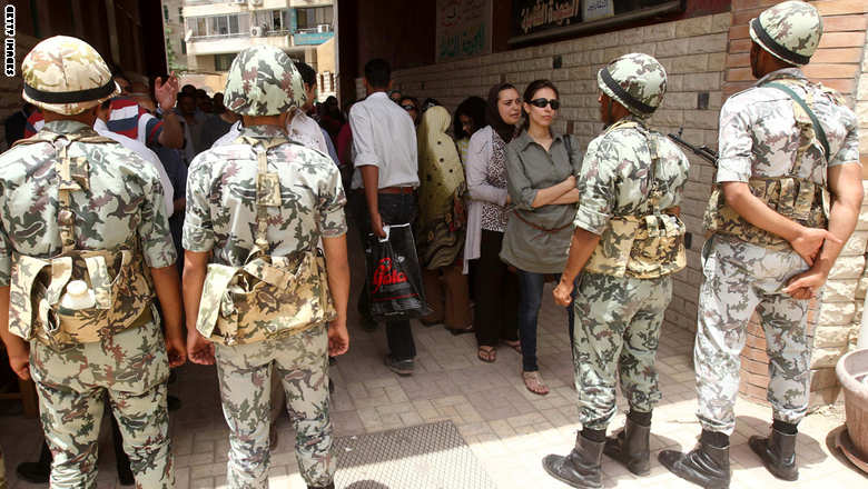 صورة أرشيفية لعناصر بالجيش المصري العام 2012