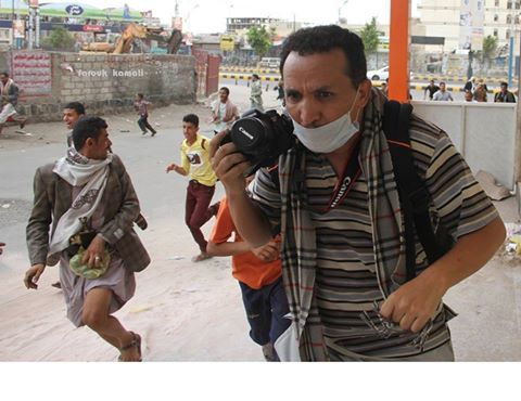 استشهاد المصور محمد اليمني وإصابة عدد من الإعلاميين بنيران الحوثيين بجبهة الضباب بتعز
