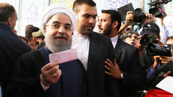 فوز مرشح الإصلاحيين روحاني بولاية رئاسية ثانية في إيران ..تفاصيل