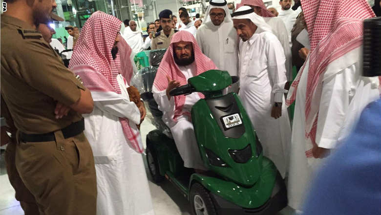 دشنها الشيخ السديس.. لأول مرة عربات كهربائية لخدمة الحجاج والمعتمرين في المسجد الحرام
