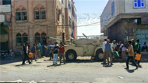 التحالف يعتزم نقل قوات موالية للشرعية إلى عدن لتحريرها من الحوثيين وإقامة منطقة آمنة قبل عيد الفطر