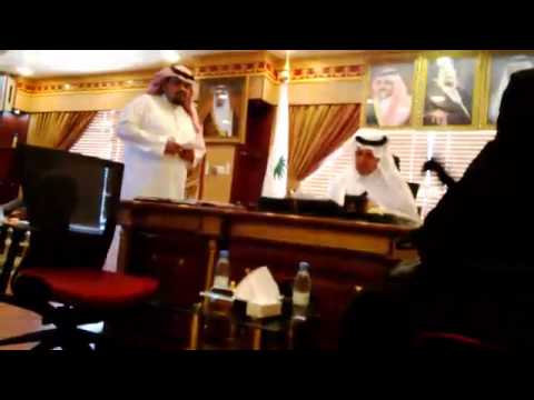 السعودية: فيديو طرد مدير صحة سعودي لموظفة يثير ضجة بتوتير