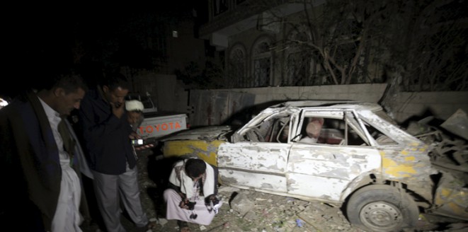 آثار تفجير سيارة مفخخة أمام مسجد المؤيد بحي الجراف شمال العاصمة 