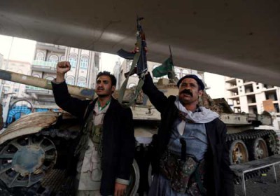الحوثيون ينهبون منحة انسانية مخصصة للنازحين بحجة