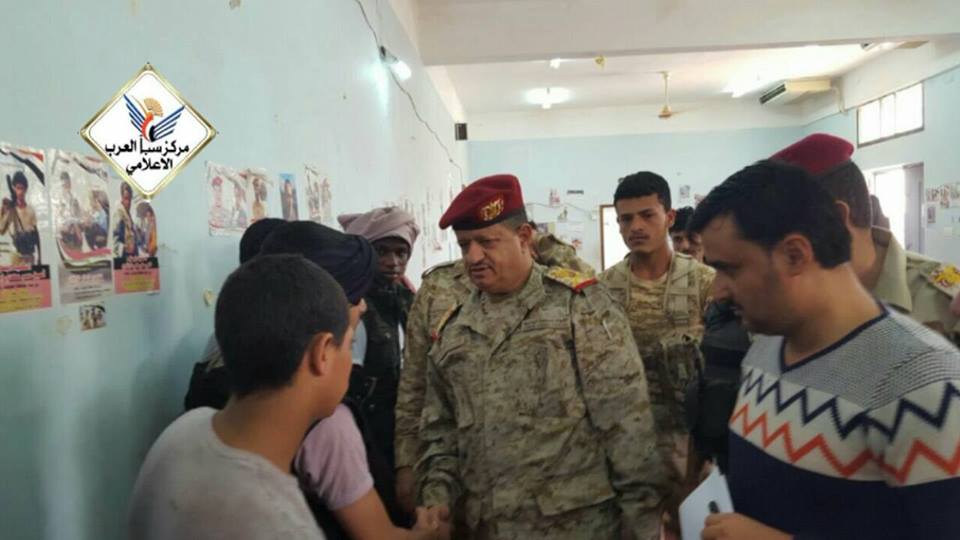 اللواء المقدشي يزور الأطفال الأسرى الذين كانوا يقاتلون في صفوف الحوثيين (صور)