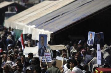 اشتباكات بين أنصار صالح وأهالي في ميدان التحرير بصنعاء تخلف قتلى وجرحى