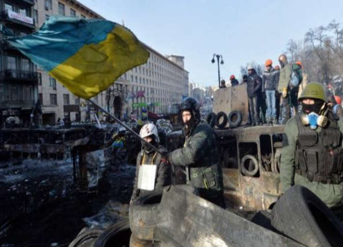 أوكرانيا : البرلمان يعزل الرئيس والأخير يتحدى الانقلاب والجيش يعلن الحياد