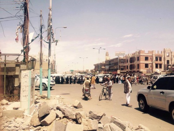 30 يوماً في الظلام.. الحوثيون يفرقون بالرصاص الحي نساء تحتج على انعدام الغاز في صنعاء