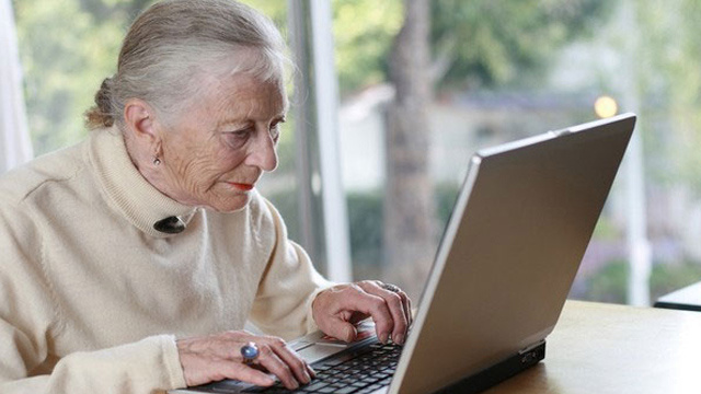 الانترنت يرفع مزاج المسنين