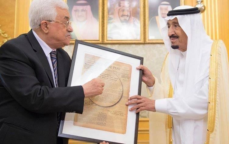 عباس يُهدي ملك السعودية نسخة من أول صحيفة صهيونية