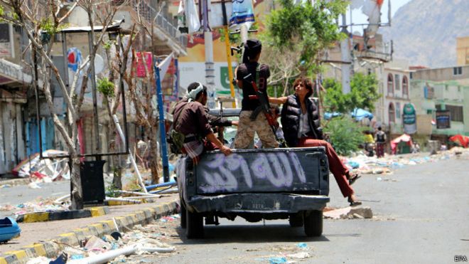 بريطانيا تعلن تحرير مواطنها المختطف في اليمن منذ عام وتشكر جيش الإمارات 