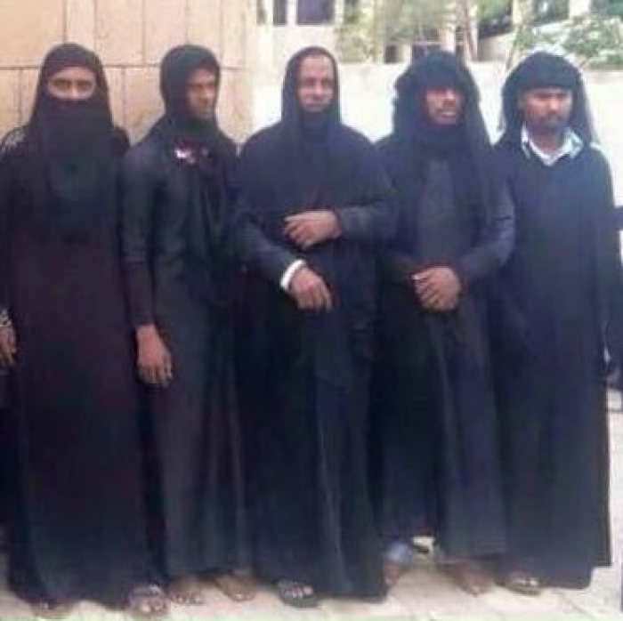 ضبط 5 حوثيين بملابس نسائية حاولوا التسلل لمواقع بتعز