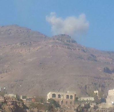 غارات جوية تستهدف جبل عيبان بالعاصمة صنعاء (صور)