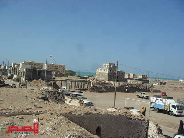 الحوثيون يزرعون الألغام في ساحل المخا تحسبا لإنزال بحري لقوات التحالف