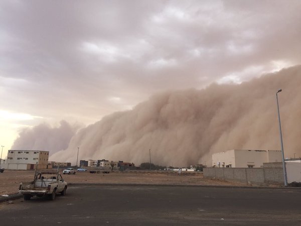 أقوى عاصفة رملية تداهم مناطق في المملكة (صور + فيديو)