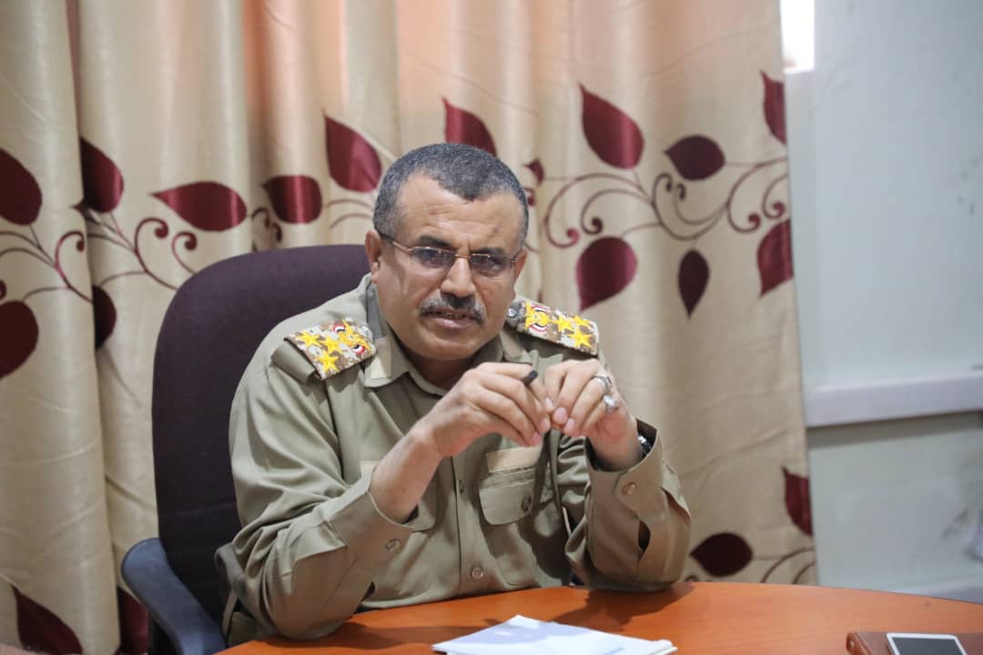 قوات الحزام الأمني تحتجز قائد عسكري كبير وتمنعه من دخول عدن