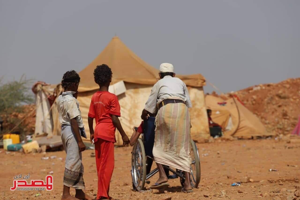 مقتل 8 أشخاص وإصابة العشرات بقصف ميليشيا الحوثي على مخيم للنازحين بمحافظة حجة 