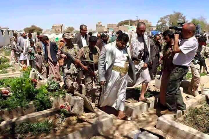 صورة وحدث: رئيس لجنة الحوثيين «محمد الحوثي» يتفقد اكبر مشاريع الجماعة