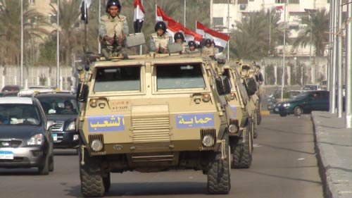 الجيش ينزل إلى شوارع مصر استباقاً للاحتجاجات المطالبة برحيل مرسي في 30 يونيو