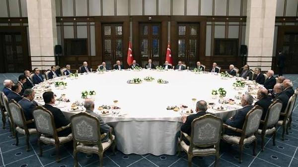 أردوغان يستشيط غضبا لانتقاد مائدته الرمضانية العملاقة