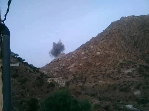 طيران التحالف يكثف غاراته على مواقع وأهداف الحوثيين في القبيطة بلحج (صور)