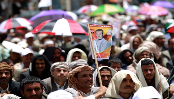 الحوثيون يطالبون بإقالة الحكومة