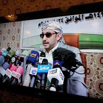 لأول مره الحوثيون والسلفيون يتفقون على شخصية الأحمر