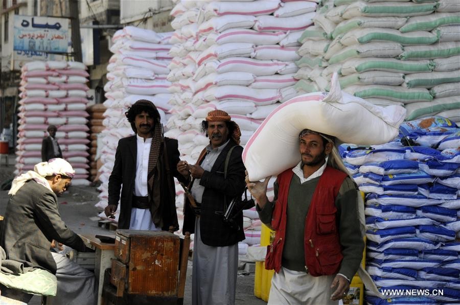 إضراب شامل للتجار اليمنيين احتجاجًا على منع الحوثيين تداول العملة الجديدة