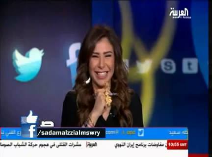 بالفيديو.. الفنان الكوميدي محمد الحاوري يدخل مذيعة العربية في نوبة من الضحك على الهواء مباشرة