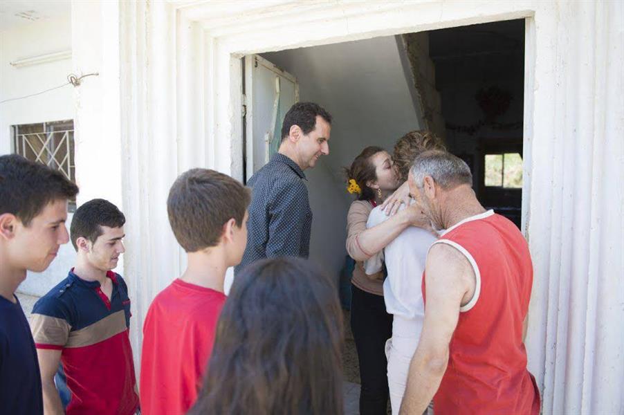 بالفيديو والصور.. ظهور جديد لبشار الأسد وعائلته في زيارة لجرحى قوات النظام
