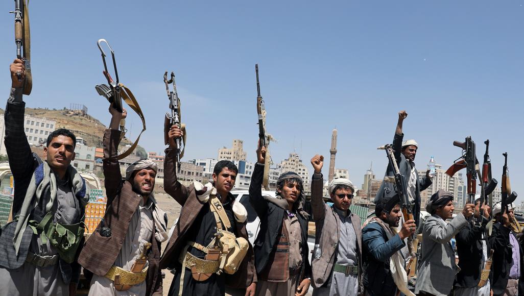 الكشف عن أسباب تراجع الجيش وتقدم الحوثيين نحو مأرب