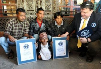 أقصر رجل في العالم يسكن في النيبال  