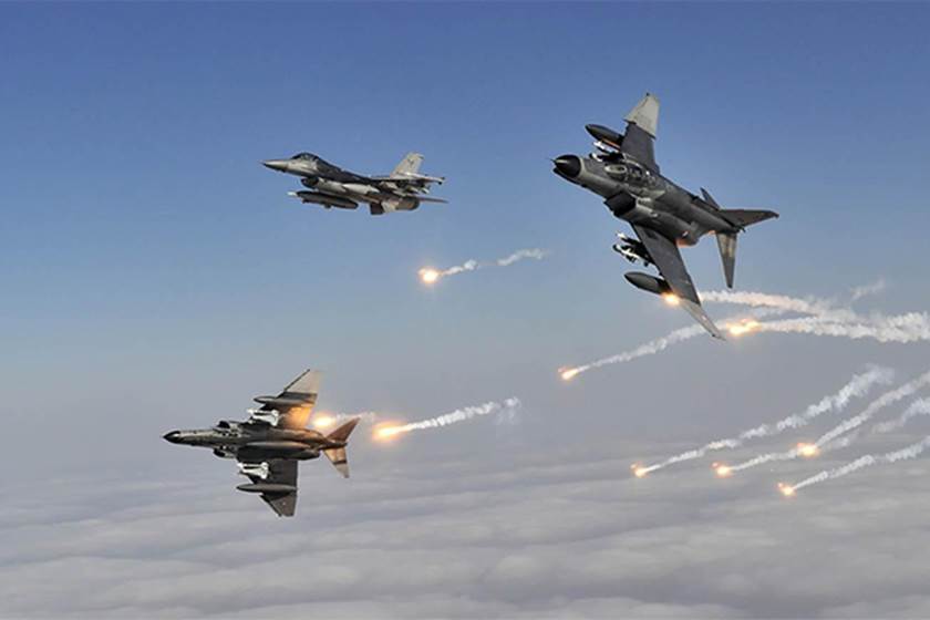 التحالف العربي يشن 6 غارات عنيفة على قاعدة الديلمي ومطار صنعاء